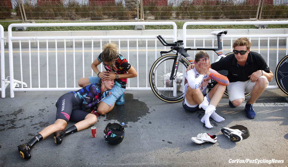 Doha - Qatar - wielrennen - cycling - radsport - cyclisme - Amialiusik Alena (Belarus / Canyon Sram Racing) - Knetemann Roxane (Netherlands / Rabobank Liv Women Cycling Team) pictured during TTT women Team Time Trial of the UCI Road World Championships 2016 in Qatar. - photo Davy Rietbergen/Cor Vos © 2016